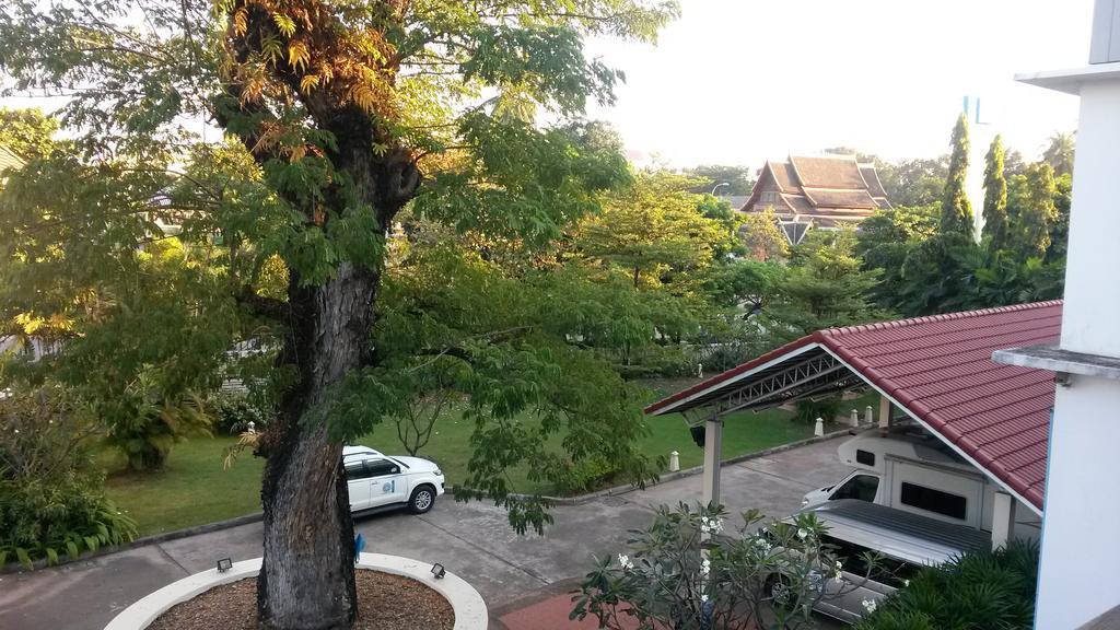 Av Hotel Vientiane Exterior foto